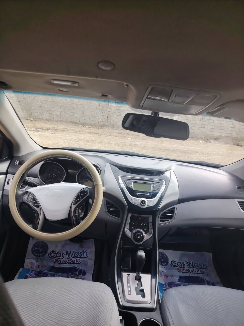 سلام عليكم لبيع الانتره مديل 2013 سياره ما نقصه اي شي جاهده سياره بسمي تحويل ثاني يوم رقم ميز سياره ورد امريكي محرك 1800 تخم تاير مصفره هيه وغرمات سياره ما نقصه اي شي سعر 90 وبيه مجال حق الجيه لستفسار عل رقم صاحب سياره ***********
