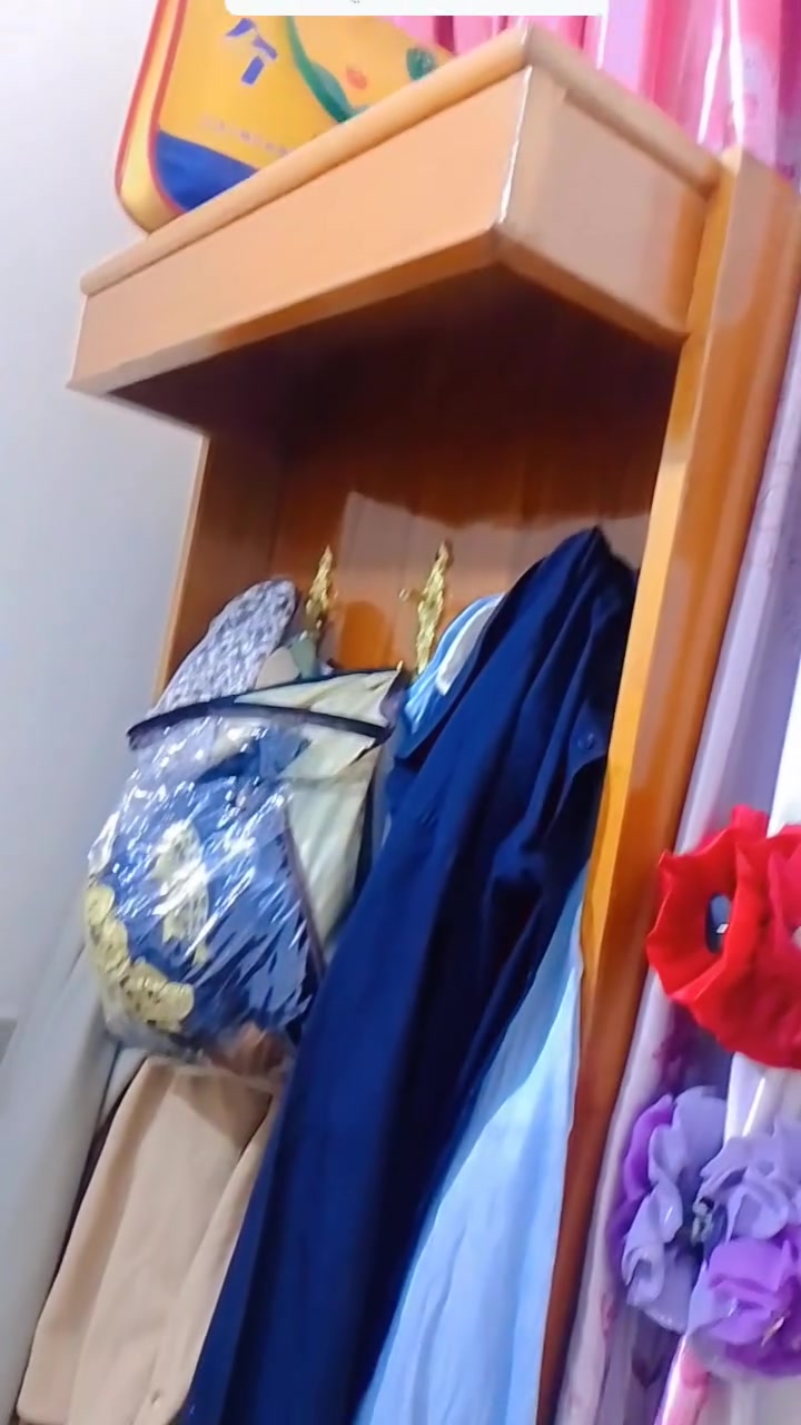 السلام عليكم غرفة نوم تسكام خشب ثكيل ونضيفه جدا مابيهه اي ضرر بس كنتور ما وياهه مكاني بغداد *********** البيع كنتور مو وياهه
