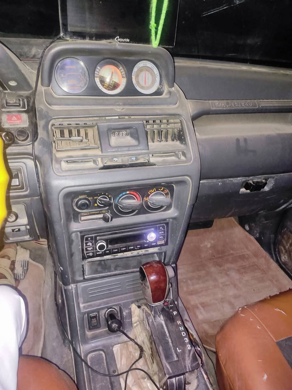 سلام عليكم  باجيرو موديل 94 محرك فيفيتي فيشه وبطل محرك وكير  وكسن تخم تاير جديدحداديه جديده سياره  رعيه موجود يداور ثاني يوم  مكاني النجف *********** مستعجل الشراي يدخل خاص 
اويتصل رقم واضح كدامك ساره مال جناي وبيع مستعجل
الله شاهد 50وبيها مجال
