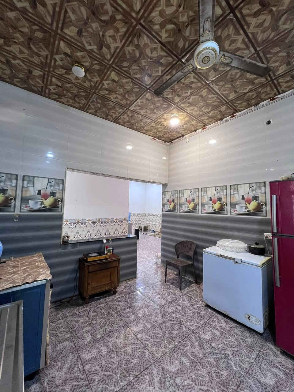 جبتلكم بيت بسعر مناسب وموقع مميز
هذا البيت يمتاز بمساحة 200م
…………
طابو ملك صرف زراعي عراقي نموذج 25
أساس وسقف كونكريت . البناء حديث 
يقع على شارع تبليط 10م 
…………
يقع بمنطقة توجد فيها كافة الخدمات :: 
الماء . الكهرباء . شارع 10م . مستشفى . مدارس 
#يحتوي :: كراج واسع . سقيفة على الكراج . حديقة واسعة 
صحيات خارجية . للبيت ثلاث مداخل ..
مدخل مطبخ . مدخل استقبال . مدخل صالة .
غرفتين منام . درج . منور خارجي للبيت .
…………
#العنوان :: البصرة - إبي الخصيب - العوجة .
البيبان والشبابيك تفصال وشغل مرتب
………… 
#السعر_المطلوب :: 78 مليون وبي مجال بسيط .
#للأستفسار :: ***********
