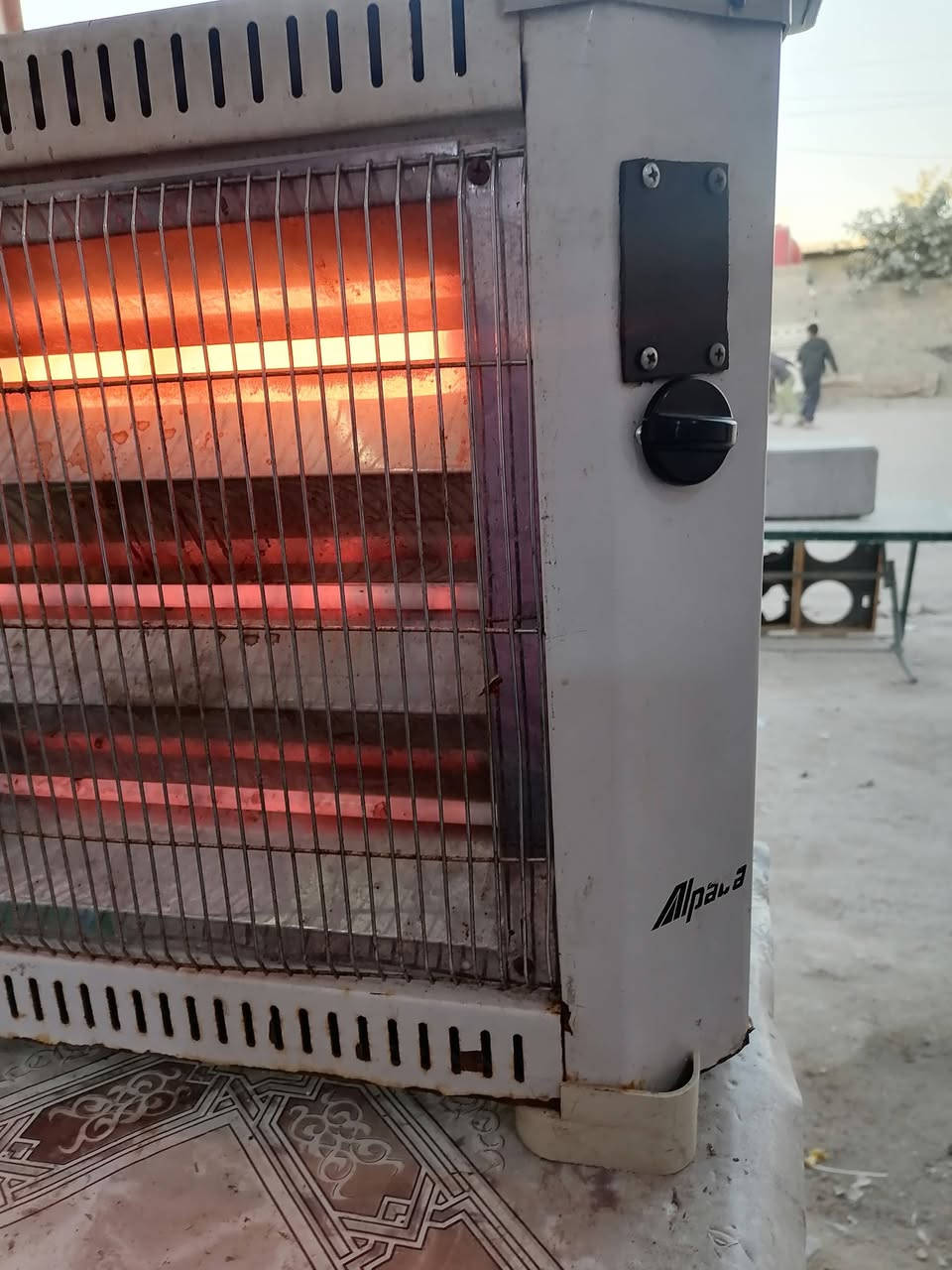 السلام عليكم
هيترات اثنين للبيع
الأحمر ب٢٥
الابيض ب ١٥
العنوان الزبير ***********
