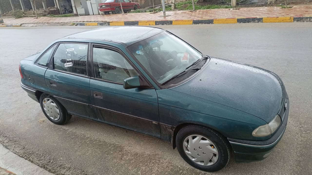 للـــــــــــــبيع
اوبل استرا
 موديل ١٩٩٧
حجم ١٨
كير توماتيك 
***********
***********
