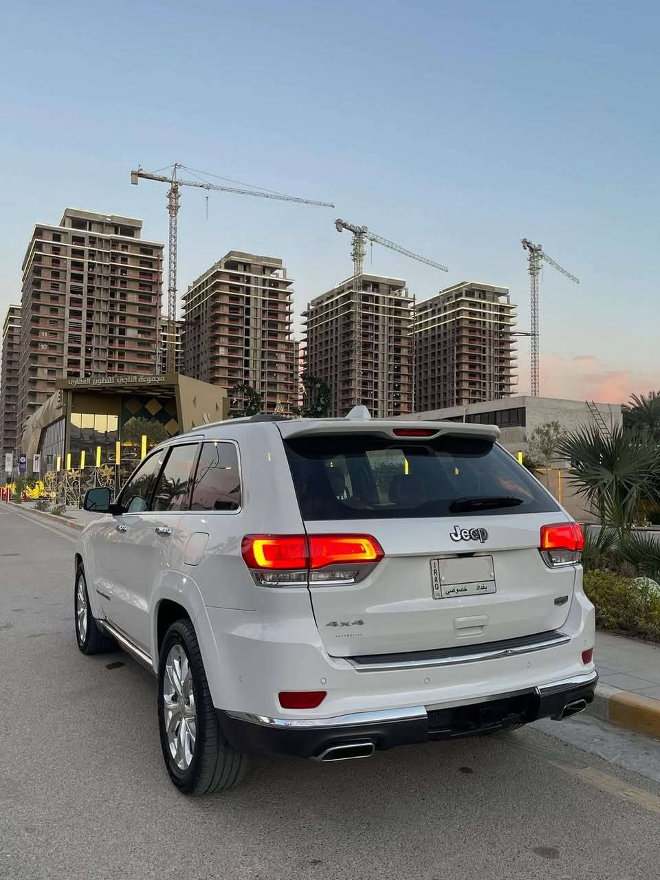 جيب 2019
سومت
جيب گراند شيروكي (Summit)
محرك 8 سلندر 5700
گير أوتوماتيك 8 سرعات
لون ابيض صدفي
داخلية جلد مشمشي
مقاعد جلد تدفئة + تبريد
المقاعد الامامية كهرباء مع خزن ميموري
• سقف بانوراما كامل
 تشغيل بصمة ودخول ذكي
• ستيرن كهرباء مع تدفئة و تحكمات كامله
ث تكييف أوتوماتيك منفصل قطعتين
• حساسات 360 درجه و كامرة
رادار امامي تفاعلي كروز
رادار خلفي توقف تلقائي
مري جانبي قلاب + شفط و كهرباء مع نقط عمياء
• تعتيم 3 مرايات الجوانب والوسط
شاشة كبيرة نفخ 8.4 إنچ

 نظام صوت 19 سماعة Harman Kardon
جنطة كهرباء
شفتات ستيرن

 اوتو بارك اصطفاف ذاتي

رقم بغداد مرتب باسمي شرط التحويل
 ممشى السيارة 89,000 ميل

وارد امريكي حادثها جاملغ امامي عكس السائق وبنيد مبدل SRT ومصبوغ وصار بيها هنا صبغ اسفل الباب شي بسيط وانصبغ على گدها وسونارها موجود بالصور
نقص الفور ويل والجكات غير هذا اي نقص مابيها
السيارة استخدام شخصي  مسويلها ادامة كاملة جاهزة من كل النواحي 
بغداد حي القادسية 
السعر رقم  1رد تلقا ئي
للتواصل: (***********)
