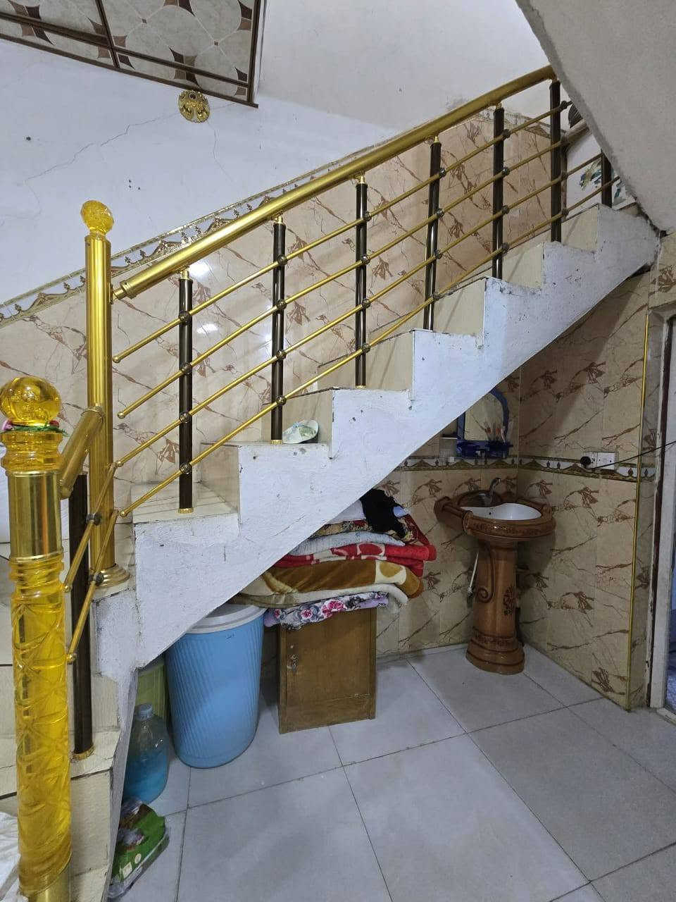 بيت للبيع 

البراكيه شارع المطار القديم 

مقابيل شارع السبيس

المساحه 100م

يحتوي على غرفتين وصاله ومطبخ واستقبال وصحيات 
داخليه وخارجيه 

بناء درجه اولى صب كونكريت سقف واساس 

بناء طابوك 

تواصل خاص او عبر الواتساب 

***********
