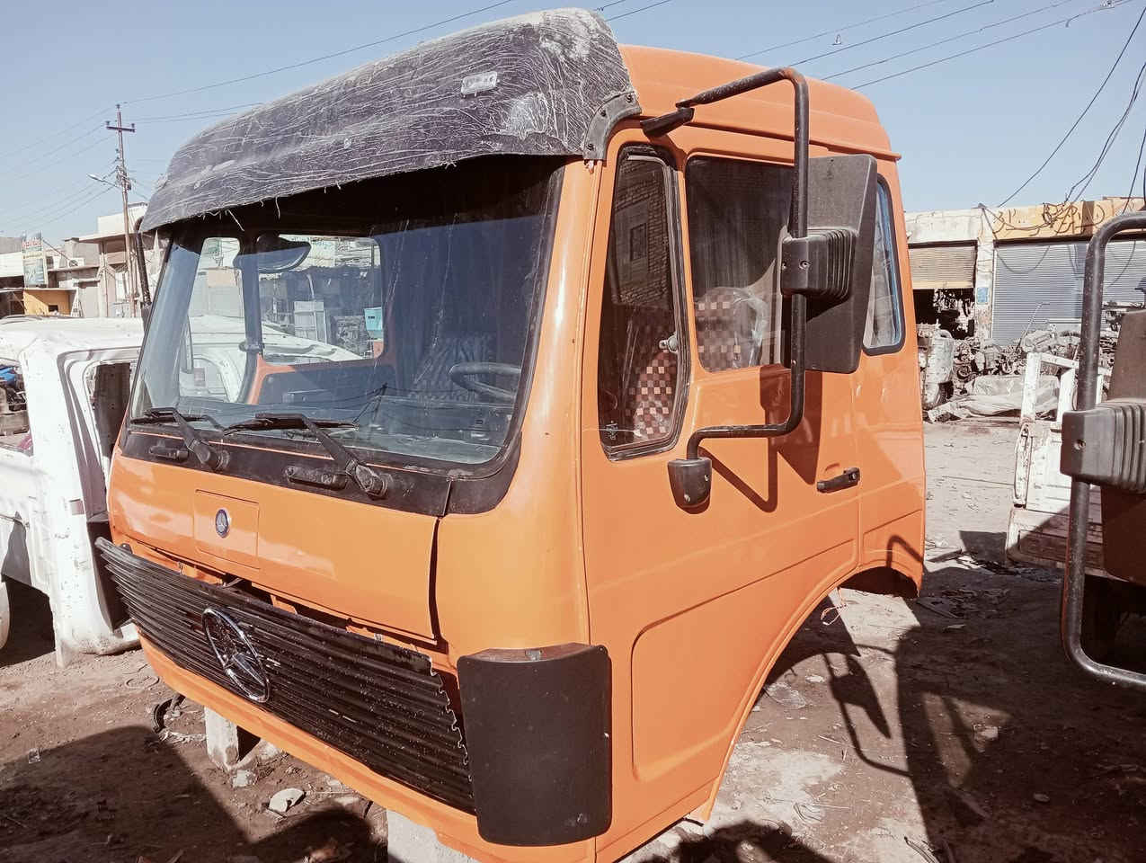 السلام عليكم للبيع ***********
قماره وربع موديل 88 قنبوره عاليه ام الفنجان مصبوغه جماليه كامله مع السوادات العنوان النجف حي الصناعي
