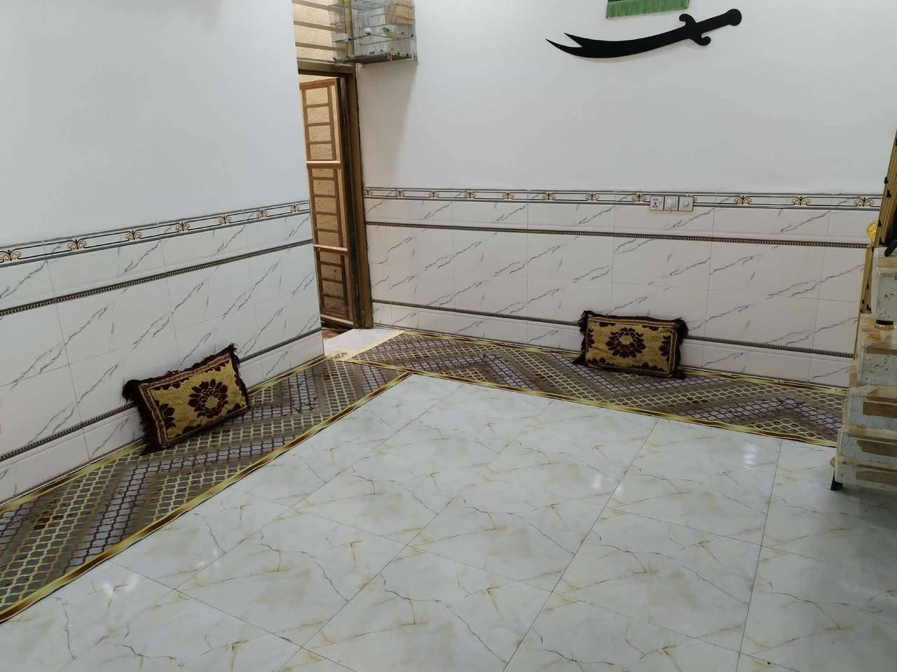 💢السلام عليكم
☘️ببركة محمد وآل محمد 

🏦دار سكـــــــــــــن للبيع طابوو صرف 

📌الموقع حي الفرات قرب شارع الصب 

📐المساحه:- 100م طابقين كونكريت مسلح 

☘️محتوياته:-

✅غرفتين نوم 

✅صالتين

✅مطبخ 

✅استقبال 

✅صحيات

🌿سنـــــــــــــة البناء 2023

(شغل درجه اولى مرتب ونازك وبالعافيه ع الياخذه) 

💵لمعرفة السعر:- علق بالصلاة على محمد 

ـــــــــــــــــــــــــــــــــــــــــــــــــــــــــــــــــــــــــ

#للاستفسار اكثر:- خاص او واتساب 

#هاتف:- ***********

#هاتف:- ***********

مراجعـــــــة مكتب دبي للعقار والمقاولات العامه 

#عنوان المكتب سايدين الجمهوري مقابل مدرسة القدس
