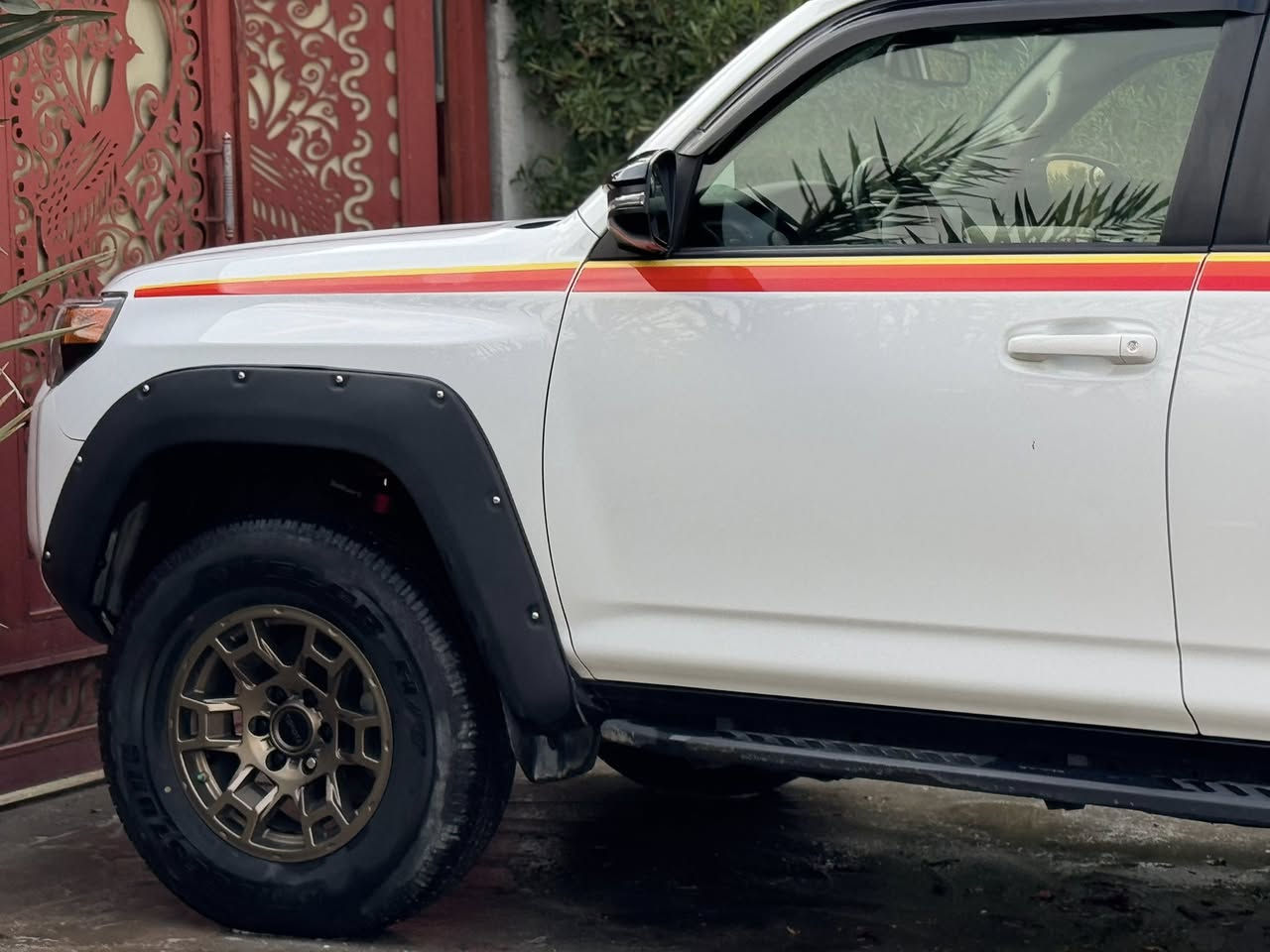 فور رنر.
2023
اربعينيه. تكون مميزة  بخط الشركة وختم 40 على الكشن وعلى الدشبول.
فول مواصفات 
كشنات كهرباء 
كشنات جلد اسود 
هيترات كشن 
هيترات استيرن 
بصمه 
كامره 
رادار 360 
تحديد مسار 
 ماشيه 21000. مايل 
رقم بغداد 
صبغ جاملغ خلفي. 
وتبديل صندوك نفس لون 
السياره مصروف عليها. تخم دبل لوي سعر1000$ 
سيبايه ومضله 750$ 
بك لايت. 
دوسات حديد 
سعر 33500 
سعره بلاش 
مستعجل على البيعه  نزلت سعرها 
مكلفتني 38
بغداد زيونة 
***********
