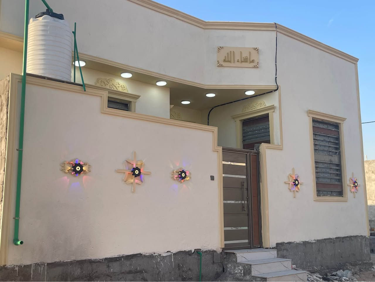 اسعد الله اوقاتكم بكل خير 🌹
***********
عن توفر بيت للبيع  🏡
#مساحة  100 متر مربع ركن الواجهة 10 ونزال 10 
طابو زراعي عراقي وكاله ونسخه من طابو
يحتوي البيت على 🌟
غرف نوم 2♦️
ديوان♦️
مطبخ
صاله♦️
موزع
صحيات داخلي وخارجي♦️

#البناءجديد  درجه اولى 
منطقه هدوئ
 ومتوفر بيها
جميع الخدمات  ماء كهرباء 
مدارس حكوميه ومدارس اهليه 
البيت جاهز 

#السعر 65 بي مجال 

#العنوان : بصره ابي الخصيب  
كوت الحمداني قرب المحكمه الجديده 
خلف معمل السلوى 

#البيت مرتب وشغله درجه اولى وفارغ جاهز للسكن 

للاستفسار يرجى الاتصال
على الرقم *********** البصرة, العراق
