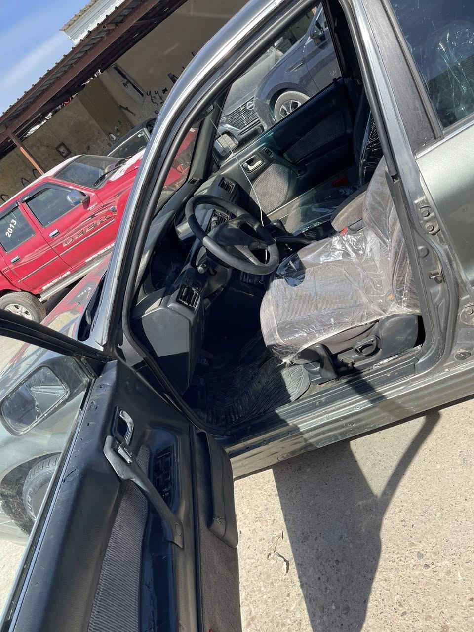 سلام عليكم مستي بوشي كلد مكينه 63مرخوب شرط كير ومكينه موديل 1992 شرط تحويل و وكاله صبخ عام جماليه بيها طخا من كدام باس السيارا جديدا الخرفا جديدا سعر 32وبيها مجال رقم ***********
