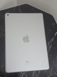 ايباد ٩ برو • بطارية ٨٩ • قفل