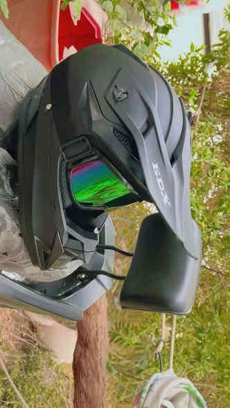 سلام عليكم 
من رخصة شبابنه الطيبة
خوذه دراجه بطح او رياضي (قفاز)
لون اسود طافي وحلو 
خوذه جديده مستعمله اقل من شهر
حتى الكارتون والكيس ماله موجود 
كوالتي جداا عالي وسيفتي ممتازه
سعره ٦٠وبيه مجال حق جيه والي يعرف سعره ليكسر اخوان 
استفسار واتساب ***********
