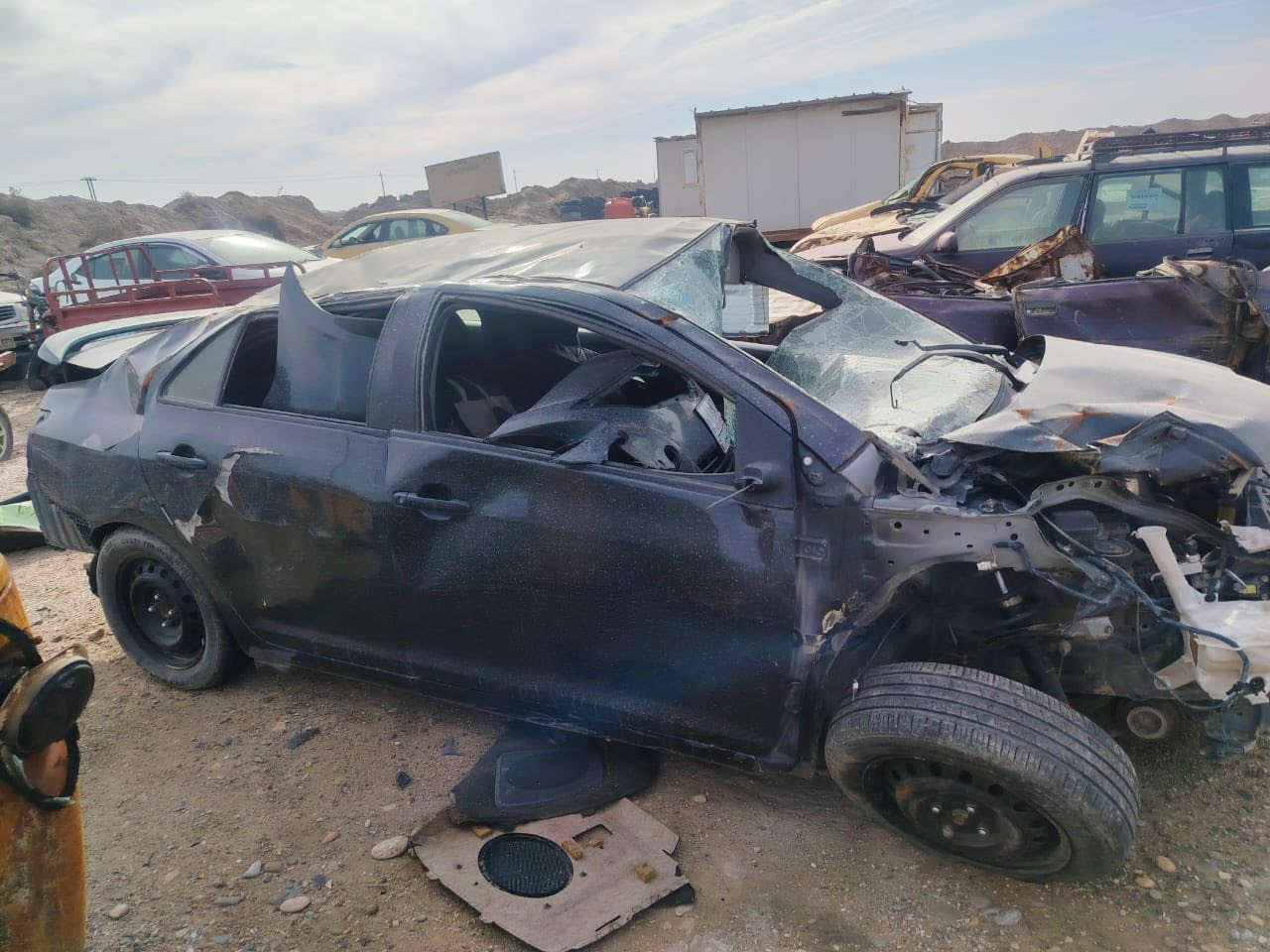 السلام عليكم تيوتا كورلا يارس بيها حادث مثل ماوضح السياره قبل الحادث كفاله هسه أبيع كوم حديد أتعهد بس بالتحويل مكانها كوت الاستفسار ***********
