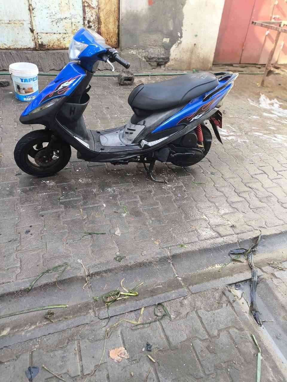 ماكس عدله بلاد ما مفتوحه كهربائيات كلهة شغاله بس بيها نقوصات كلش قليله بس لايت مايشتغل والكشف براغيه فالته ما بيهة اي نقص بعد افحص وين ما تريد السعر( مليون وبيها مجال كفراته جدد هذان والكفرات البلاديه موجوده والدراجه معدل سرعه نهضه خفه دراجه تخبل من تجي جيبلك فيتر وتعال(رقم الهاتف ***********
