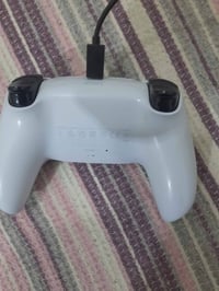 بلي ستيشن ٥ سلم اوربي أجدد من الجديد كلش نضيف نضافه 99% كل ملحقاته ويا...