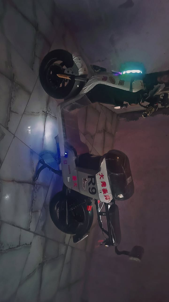 للبيعr9
بيع مستعجل عندي ضرف
الدراجه تخبل الله شاهد بس صار عندي ضرف ومستعجل عل بيعتها
بطارياتها28A
نضيفه
اشاير كلهن شغالات
دبلات 
لايت عالي ناصي
السعر 375
رقمي واتساب***********
