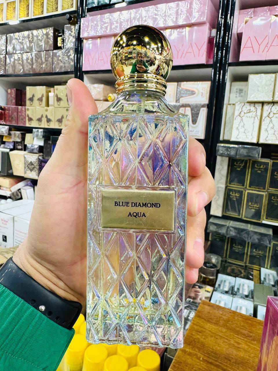 بلو دايموند أكوا2🩵

 (Blue Diamond Aqua) من إبراهيم القرشي. 
بنگ دايموند 💕 ( pink Diamond )
من ابراهيم القرشي 
العطر مناسب للجنسين (النساء والرجال).
تتكون مقدمة العطر من البرغموت، الروائح البحرية، والزعفران.
يتكون قلب العطر من إكليل الجبل، الإيلنغ يلانغ، والحمضيات.
تتكون قاعدة العطر من البخور،
حجم 200 مل باكيت 🎁
ابو باركود سوبر ماستر 🔥

السعر 16
@


**إذا كنت صاحب هذا الإعلان وتريد حذفه لأي سبب، رجاءا أرسل رسالة إلى الدعم الفني**