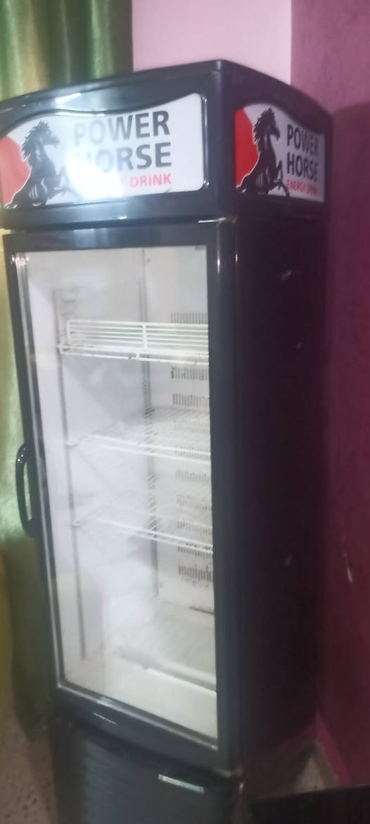 عارضة للبيع شغالة بغداد السعر 250 بيه مجال رقم واتساب ***********
