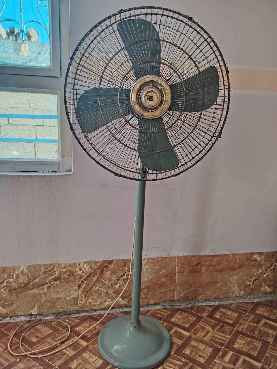 اغراض منزل شغالات وبحالة جيدة   للبيع بسعر مناسب مبردة اونيور كبيرة وغساله نوع دنكه و مروحة عاموديه ثقيله باكستاني عنوان بهرز حي الشرطه للاستفسار اتصل او راسل الصفحه رقمي *********** ابو احمد
