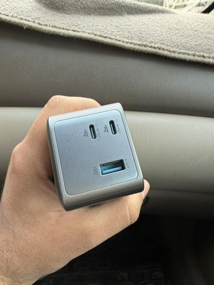 بور انكر 20.000 mAh
يدخل شحن 100w
يخرج شحن 200w
بطارية %100
عدد الدورات 23
السعر 75الف 
مكاني بغداد 
***********
