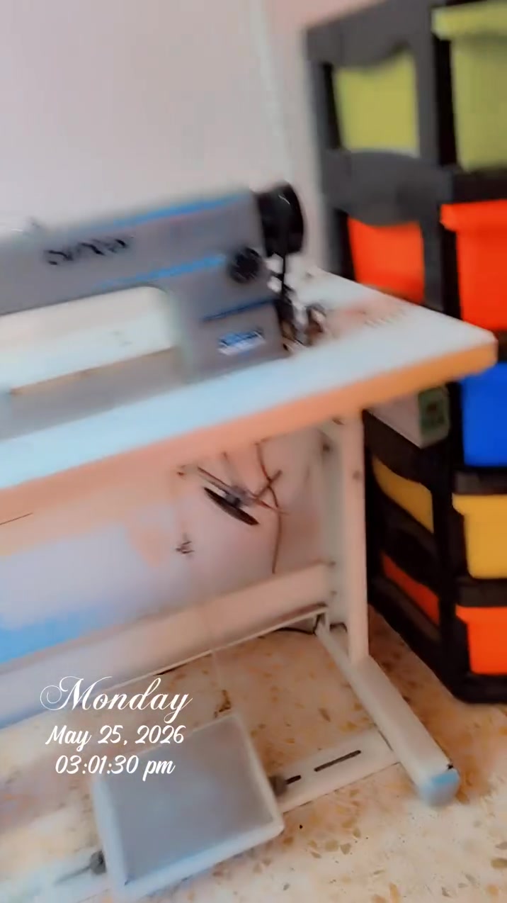 سلام عليكم عيني هاي المكينه البيع والله العظيم  جديده بس يراد واحد يوديه ينضمه بس ما بيه شي والله العظيم  ***********سعره 300قفل
