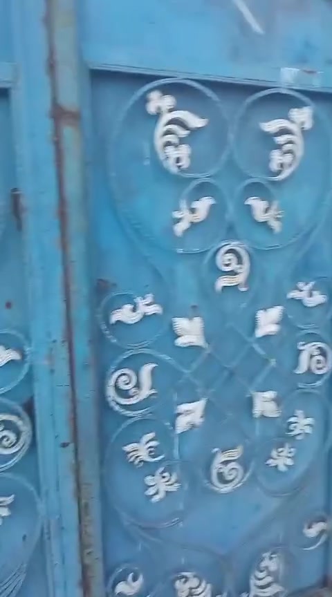 بيت البيع مقابيل مطعم جواد قريب على الشارع العام بيت عوزه ترتيب سعره 8 مليون وبي مجال رقم *********** ماي سيح وكهرباء ومولد
