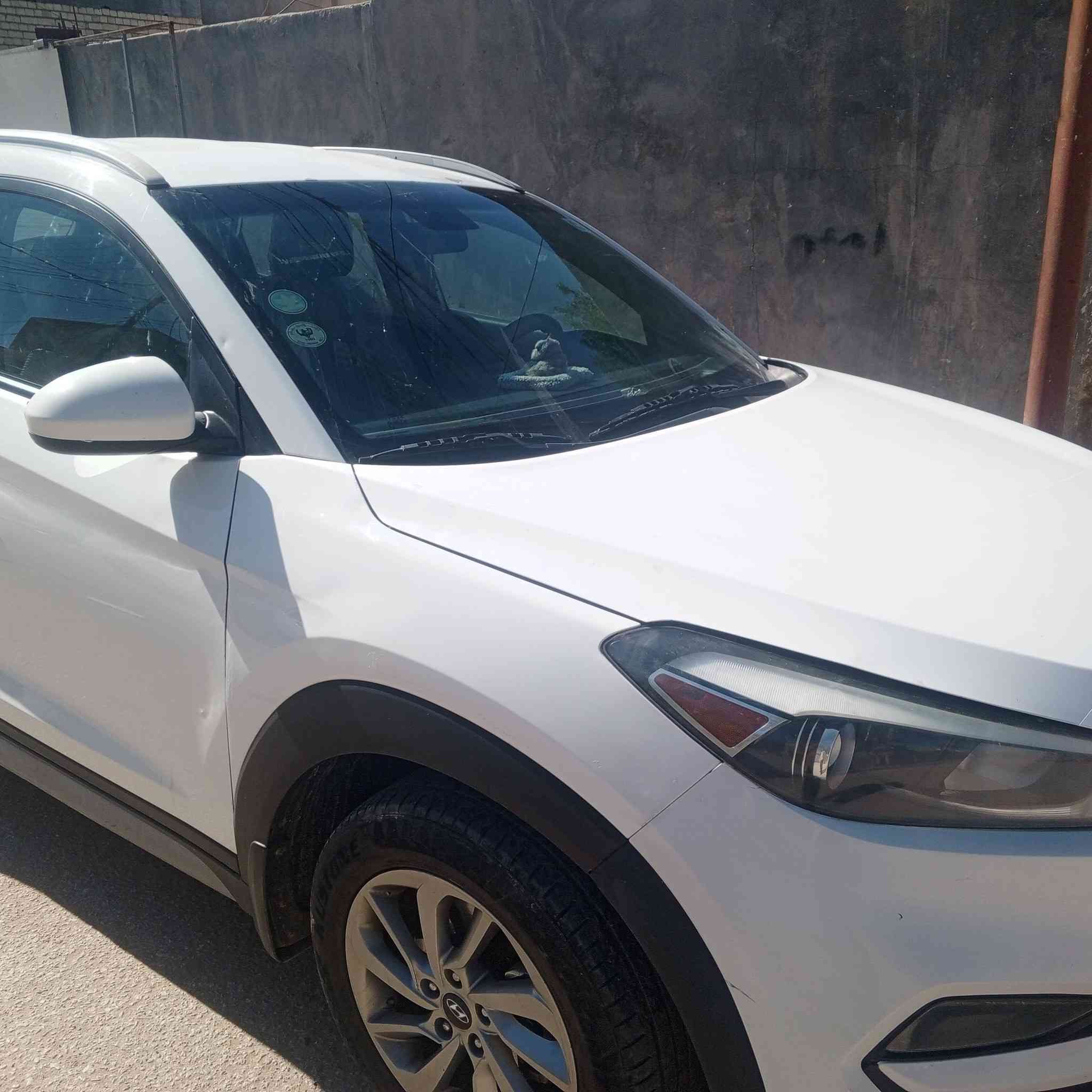 توكسان للبيع موديل2017 رقم قادسيه باسمي بيه جاملغ وبنيد مصبوغ بدون ضررتدفئه تبريد فول حداديه جيده ماشيه 107 حقيقي وارد امريكي والسونار موضح بالصوره السعر 165 وبيه مجال  *********** اتصال وواتساب
