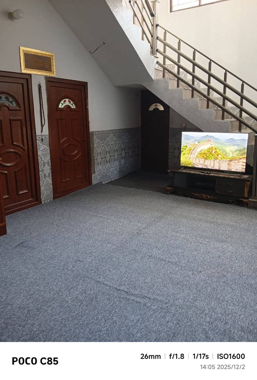 بيت مساحة 230 م
​📍 العنوان: كربلاء - شارع بغداد تيل 116 (موقع حيوي وقريب جداً من طريق الزوار الرئيسي)..
📐 المساحة الكلية: 230 متر مربع.
🏗️ مساحة البناء: 180 متر مربع 
  سند 25 (ملك صرف).
​✨ مميزات الموقع:
​قريب من الخدمات الأساسية والأسواق.
​سهولة الوصول من وإلى مركز المدينة وطريق الزوار.
​منطقة هادئة وراقية.
​💰 السعر: 140 مليون دينار عراقي.
🤝 تسهيلات في الدفع: نتقبل البيع بنظام الدفعات ، حسب الاتفاق.
***********
