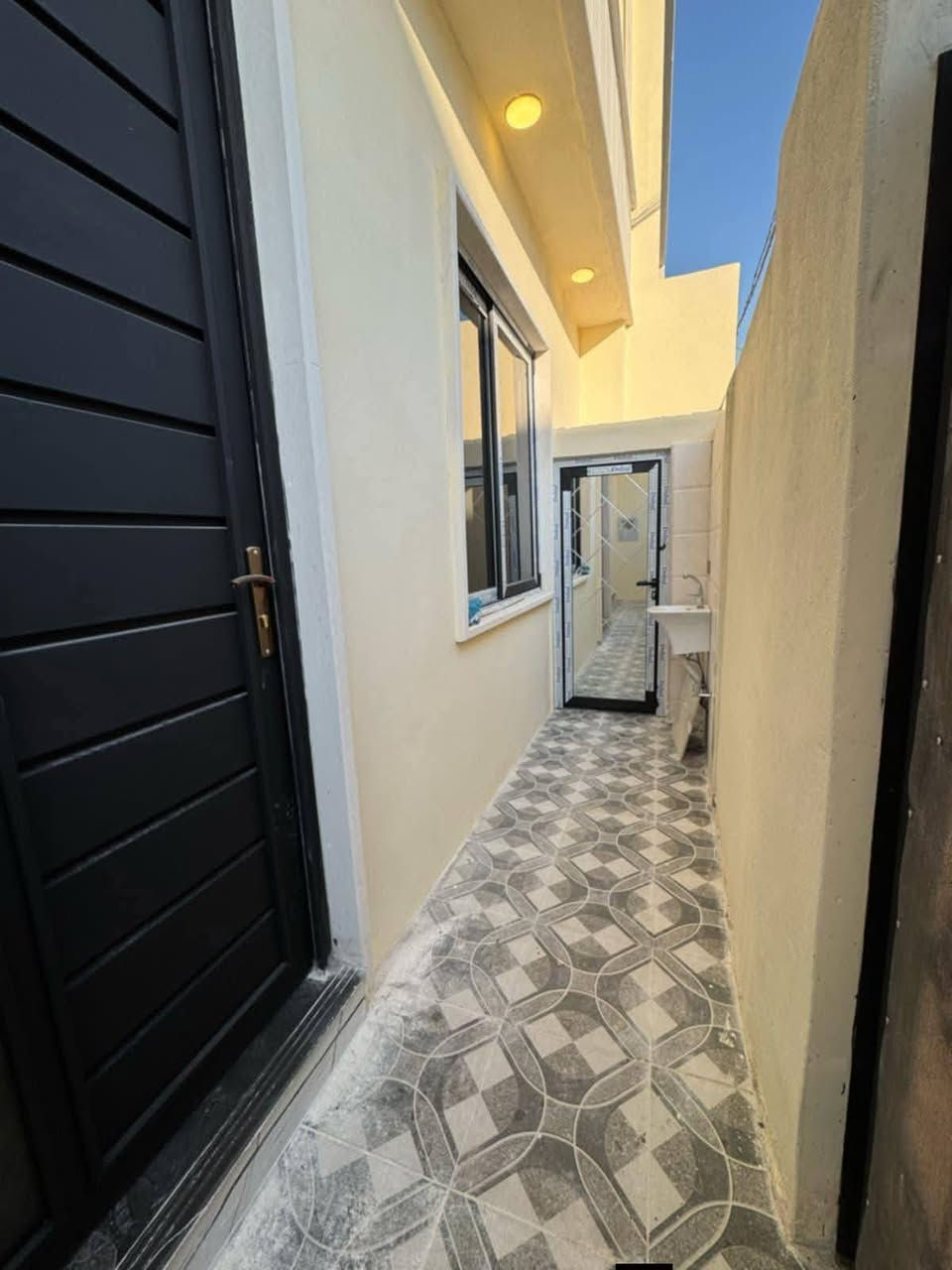 #عروض_مكتب_الدار_للعقار
دار للبيع 

حي الملايين الأولى 

قرب جامع الصواف 

المساحة لكل 110م واجهة 10م

ط1 )) غرفة نوم واستقبال وصاله ومطبخ وصحيات 

ط2 )) 3 غرف نوم وصاله وصحيات 

خدمات كامله ماء كهرباء تبليط 

سند زراعي قرار 25 

للاستفسار أكثر اتصل على الأرقام او 

 مراجعة مكتب الدار الكائن في بناء الجاهز مقابل الكمرك 

***********

***********

***********
