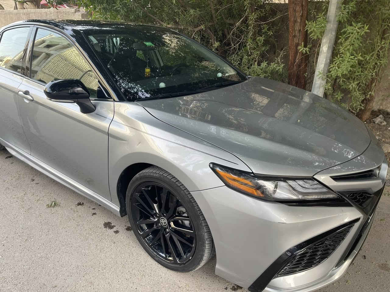 سلام عليكم كامري معوقين باسمنه موديل 23 فول مواصفات xse بانوراما لونين السياره بلادي حادثهه مثل ما موضح بلصوره جاملغ واحد ومبدل اصلي ومصبوغ ماشيه 32 الف مكان السياره بغداد للاستفسار يرجى لاتصال ***********
