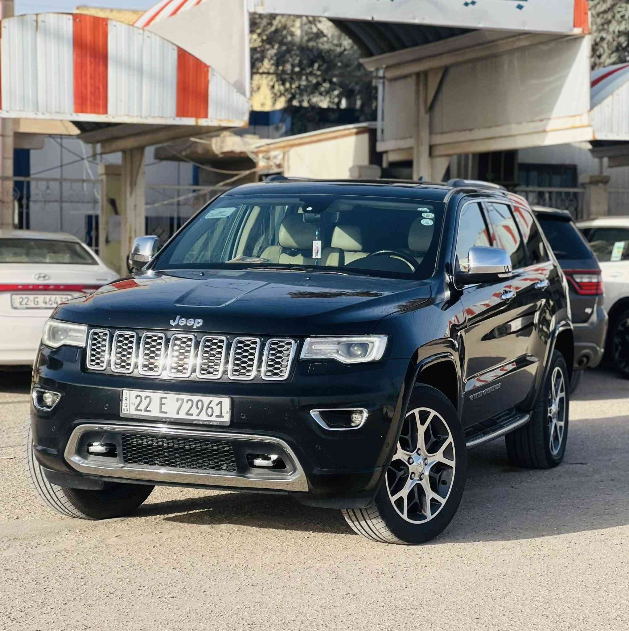 السلام عليكم ورحمة الله وبركاته 
جيب كراند شيروكي 2019 اوفر لاند وكالة خليجي معروف الاوفر لاند مواصفاته مع ذلك كتبت كل تفاصيل 
عداد المسافات: 83 ميل   
المواصفات: خليجي رقم اربيل باسمي
 فول مواصفات ١/١
٦سلندر محرك(٣٦٠٠)
بصمة
داخل بيجي 
بانوراما
كراسي اثنين كهرباء
كراسي(تدفئة+تبريد)
كرسي خزن(ميموري 
تشغيل عن بعد
#شاشة_امامية_كبيرة_لمس_حراري(11 inch)_الجديدة_كليا
#نظام_خرائط(نظام ملاحة)_Navigatio
#جهاز_مساعد_بالقياس
كامرة خلفية دوارة اصلية
شاشات خلفية اصلية
شاشة عرض الاعطال
صندوك كهرباء
استيرن كهرباء
استيرن تدفئة
شفتات كير بالاستيرن
فول تحكم استيرن جهتين(جهتين امامي+جهتين خلفي)
نظام إطفاء المحرك فقط عند الوقوف واعادة تشغيل المحرك عند المشي AUTO START
نظام تزحلق
فور ويل
متعدد أنظمة القيادة (ثلجي, رمالي,طيني,صخري)
دبل كير(عادي+اوتوماتيك)
ناقل حركة ٨ نمر
نظام سبورت دكمة
نضام اقتصادي ECO
دبل حساس(امامي+خلفي)
مري كهرباء (شفط) AUTO
#مري_جانبي_تدفئة
#مرايا_جانبية_حساسة_للضباب_تعمل_تلقائياً
اشارة بالمري 
لايت عدسة دخاني زنون(عالي+ناصي)  
#زراك_لايت_يعمل_تلقائياً_عند_الحاجة
زراك لايت
#ويل_٢٠_الجديد_

السعر  : 285
للاستفسار / ***********
