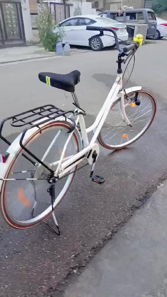 السلام عليكم بايسكل كلوف  ياباني مال باله شرط وكاله جديد بمعني الكلمى يلمع لمع حجم 26 بي حساس ضوه يده كامله بصف البريك مموجود ببقيه البايسكلات تايرات جوزيات خط ابيض اشريته قبل شهر ب170 اللله شاهد رايده 120 بيه مجال  حك الجيه مكاني بغداد حي العامل للاستفسار ***********
