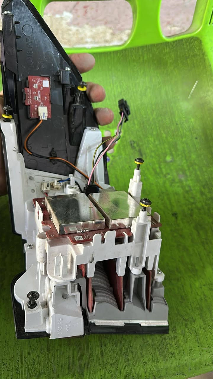 سلام عليكم مسطرة سوناتا جنطة الخلفية ٢٠٢٥ شغاله  وبك لايت خلفي كارت جديد شغال اثنينهن جامه ٢٠٠$ وبيها مجال
للاتصال. 
***********
