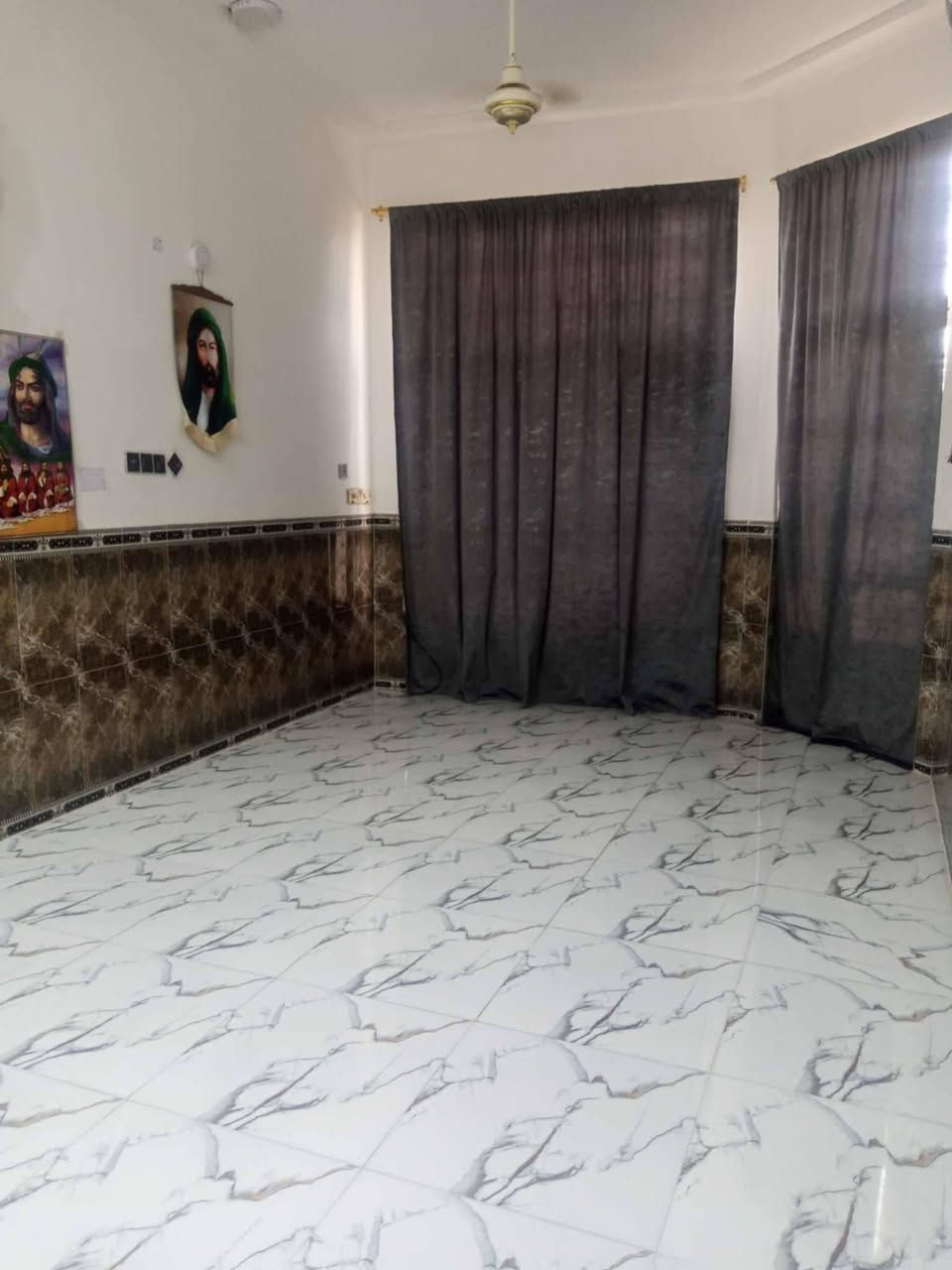 ياالله
بيت طابو صرف طابقين مسلح مساحته البيت 125 متر 🏠

الموقع حي العسكري الغربي العلويات 

يبعد عن الشارع العام 60 متر يتكون من 3 غرف مع صاله مع استقبال مع مطبخ مع مغاسل عدد 3 رباط عرض متر والداخل 80 ارتفاع عن الشارع متر بناءً حديث شوف عينك السعر خاص *********** وأتساب شغال 👉🏠
