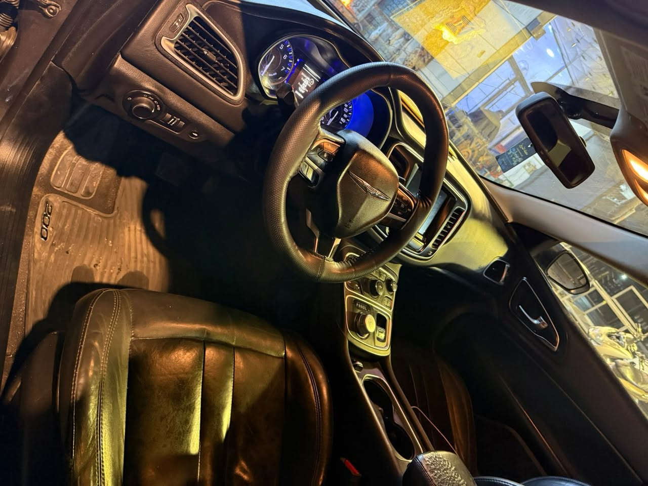 سلام عليكم 
للبيع كلاسلر سي 200 
موديل 2017
رقم اربيل دولي بسمي 
مكينة 2400 كفالة 
كير 9 نمر 
حادث شفة البنيد ما واصل البدنة 
صبغ بنيد ودعامية 
وبيهة صبغ شبر جوة قبق البانزين 
بدون دواخل  
كشنات جلد + تتفئة 
شاشة جبيرة 
تشغيل عن بعد 
تبريد ❄️ ثلج 
منضومة لايت زنون 300 دولار
ويل 17 تخم تاير 
سعر 100 
مكان السيارة بغداد 
الستفسار ***********
