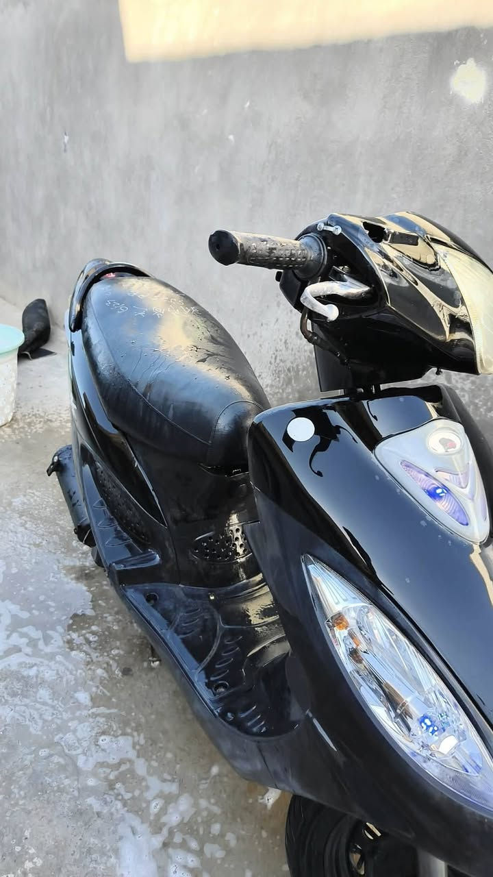 كامكو للبيع..
موديل ٢٠١٣
دراجه نضفيه صار شهر من طالعه من الرمبه كفاله عامه مابيها اي نقص شلعه معدل تشك الكاع كلجات  جديده مرتبه  سعر ٧٠٠ وبيها مجال هاتف ***********
مكان الرفاعي
