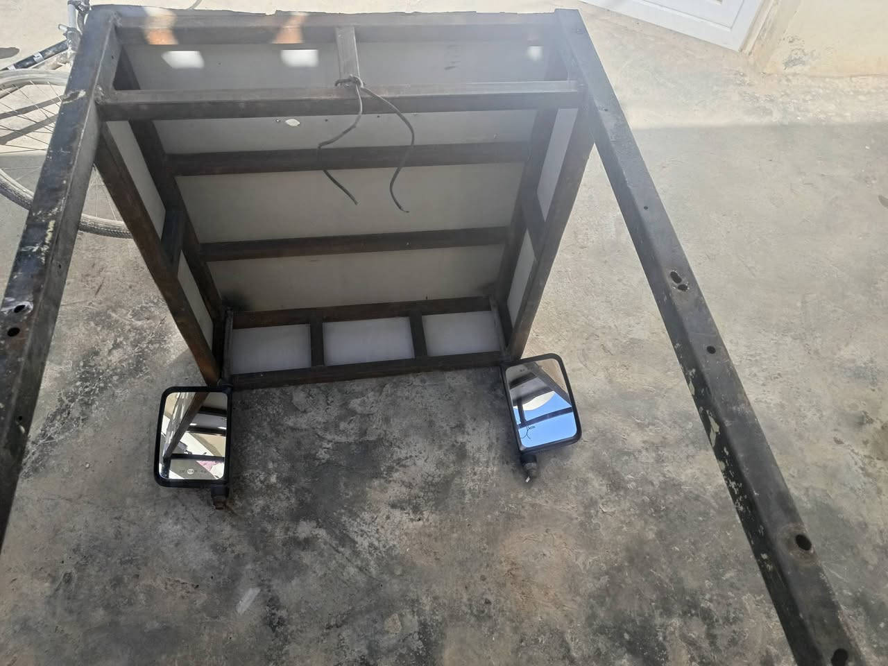 السلام عليكم سقيفة مال ستوتة السعر 25 و المراية السعر 10 الإتصال ***********
