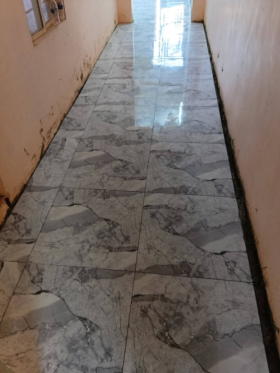 السلام عليكم  صفاف سيراميك جدار ارضي متفرغ حاليا شغل نضيف ومرتب توصل واتساب ***********
