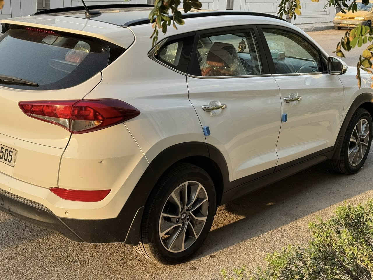 سلام عليكم 
توسان موديل ١٨
رقم بغداد انكليزي جديد
باسمي 
ماشيه ٦٢
مكفوله من كلشي عل فحص
الموصفات  خاصه 
كشنات جلد
كشنات تتفه 
بانوراما 
لايت لد 
تايرات نكسل الاصليه مالته 
حساسات كامره ول موصفات اخر
العنوان //الاعظميه
رقم الهاتف //***********
السعر //١٩٢. بيه مجال حك جيه
