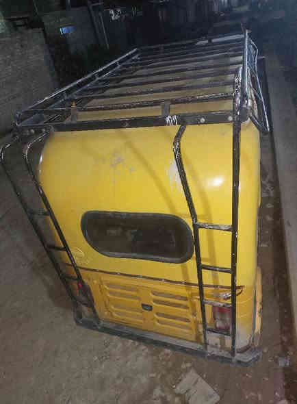 سلام عليكم 
للبيع سيبايه تفصال درجه اولى نصبته حلوه على تكتك سعره ١٠٠
اوقنبوره بدل لجادر فايبر كلاص جيب وشد جديده سعره ١٠٠ 
مكاني بغداد مدينه *********** مامتواجد على فيس شراي يخابر ويدلل
