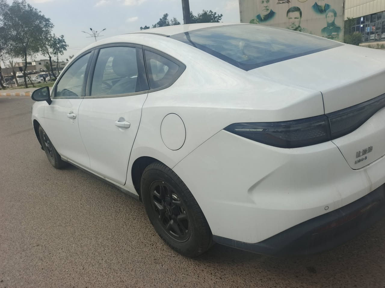 بي واي دي سيل 5 زيرو فقط هاي الطخه بيها
2025
***********
السعر 17500 عراقي
