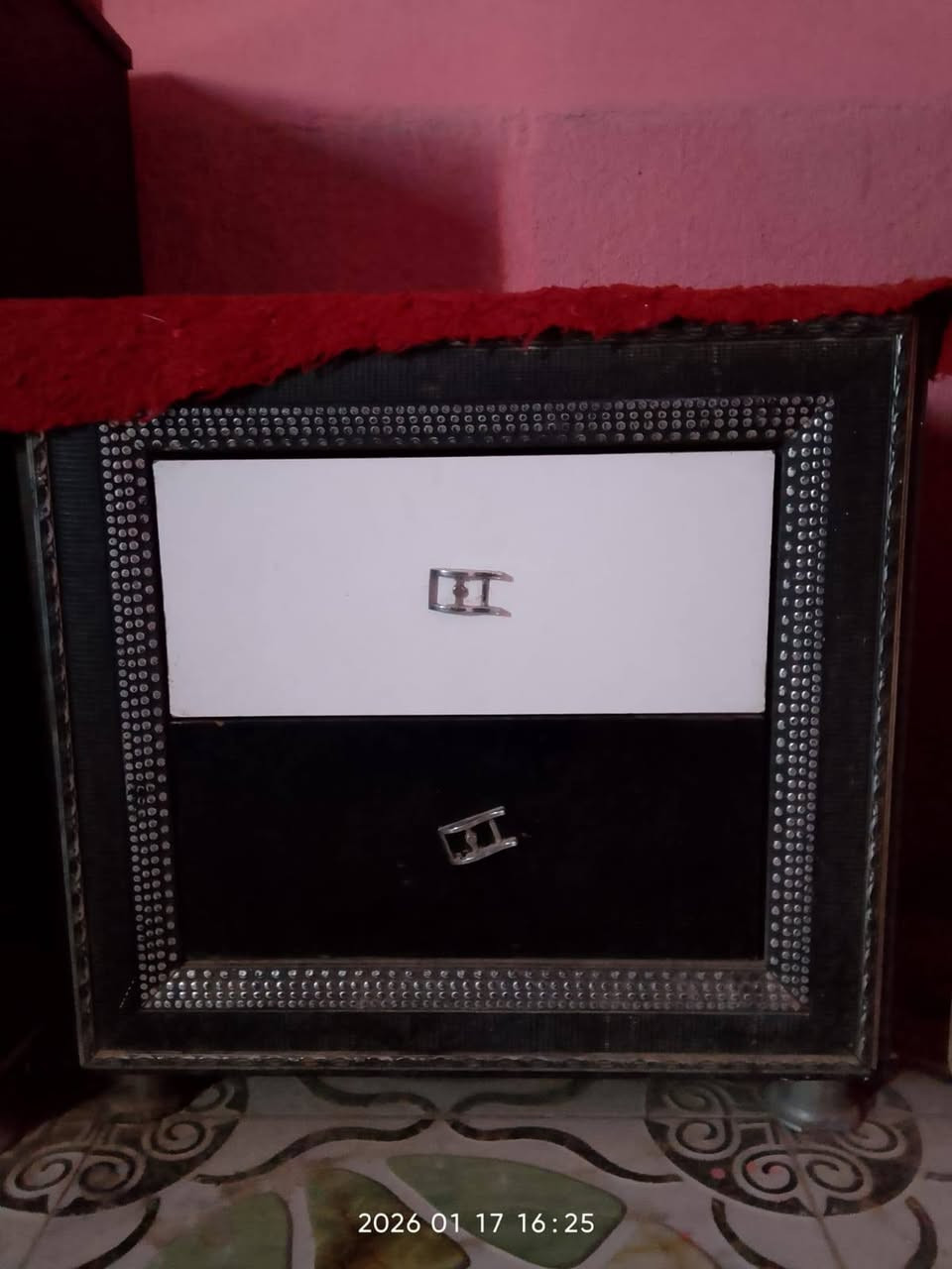 غرفه البيع وسعر مناسب الي يريده يجي ويدلل مال بيع مستعجل هاذ رقمي وتساب راسلني ***********
