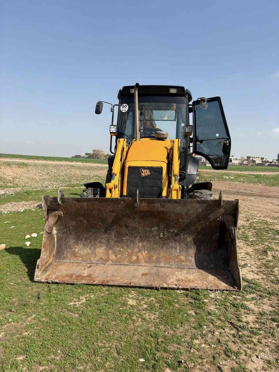 للبيع مؤديل ٢٠٠٤  ***********  ***********
