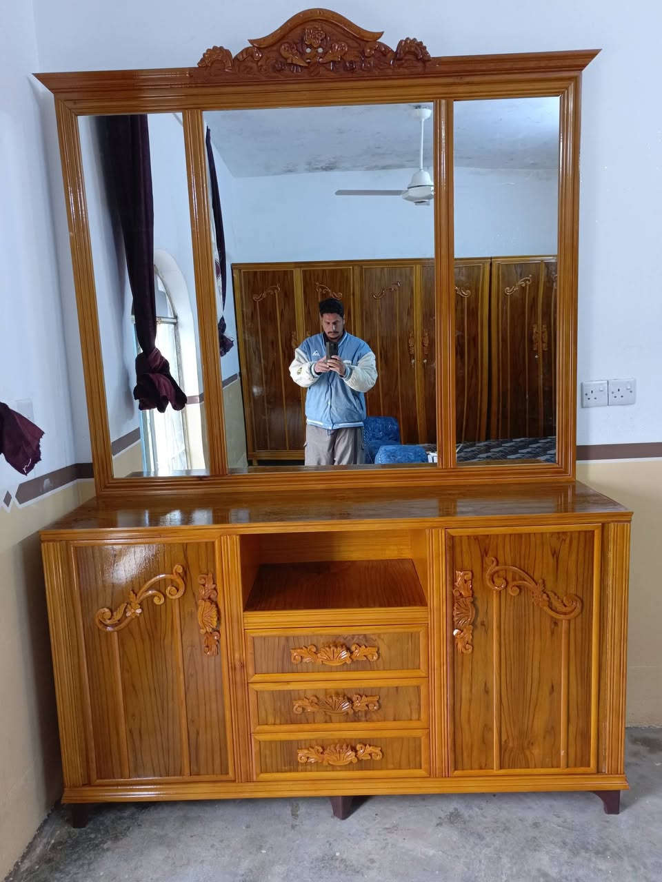 السلام عليكم تم تجهيز غرفه صاج 5ملم من معمل ونجارة صالح
للاستفسار علا الخاص او الاتصال علا الارقام ***********
***********
