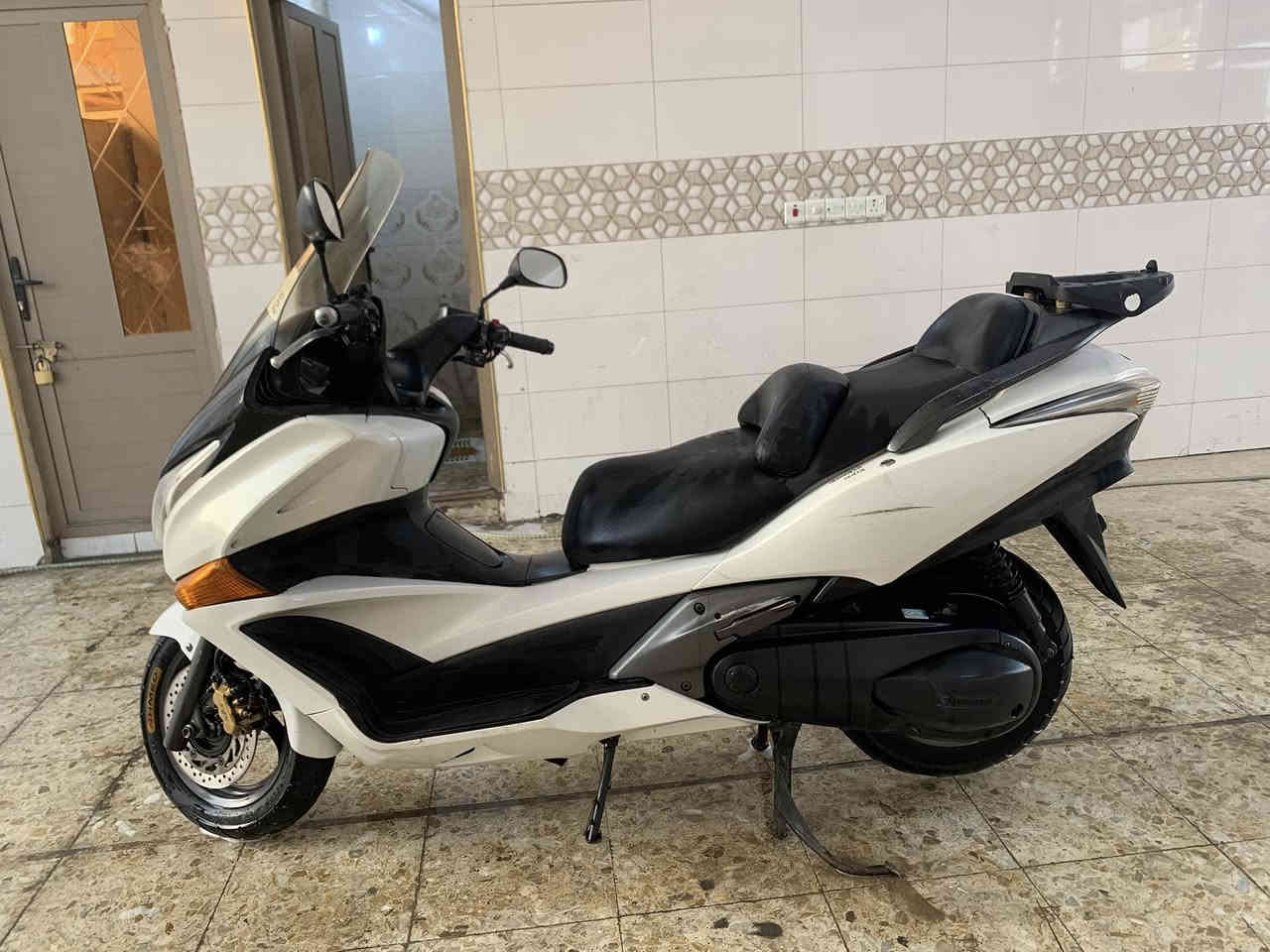 السلام عليكم
دراجة سلفر ونج جيتي
محرك (400)سي سي
مكينه مكفوله 
شلعة ومعدل (160)
اوفر مود
مكان بغداد حي النصر
السعر (19)
بيها مجال الطيبين
وارد الدراجة سكيورتي  مو عادي 
***********
