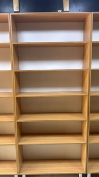 متوفر للبيع الارتفاع مترين وتلاثين  العرض متر  النزال 30  استخدام جدا ...