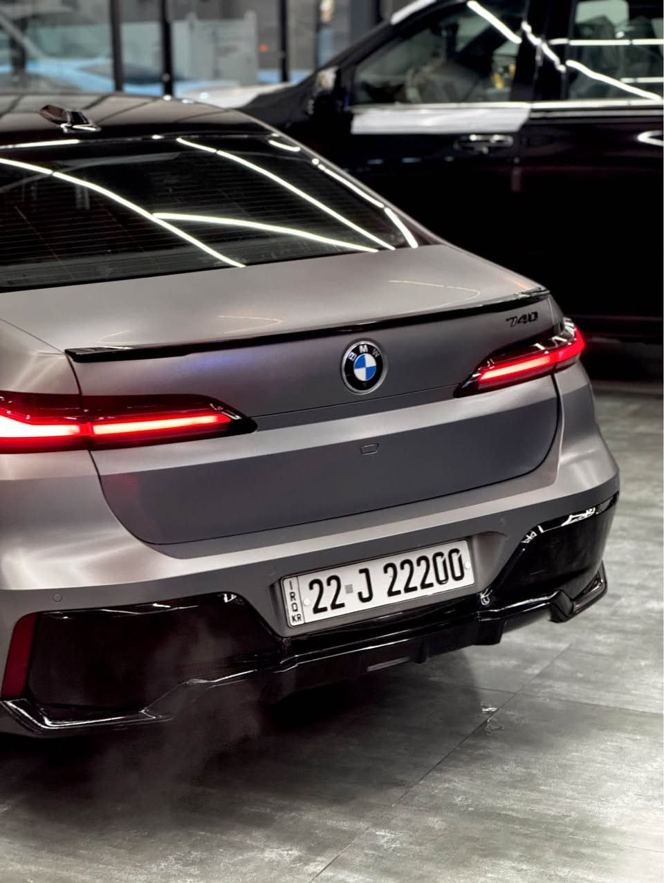 Information معلومات 
Model: bmw 740i 2023 
Engine : 3000cc inline 6 turbo مكفول 📦
سيارة داخلة كلين وارد امريكي 
طلع بيه شبرين كلير على هلالات مال جاملغ 
مغلف PPF مات 
ماشية 30الف مايل 
فول فول مواصفات 
بس ما بيه ابواب فتح كهربائي ويا شاشة سنمائية 
لون سلفر 
ويا الرقم سيارة 
سعر 690 مجال بس حق الجية 
مكان اربيل 
واتساب *********** أربيل, العراق
