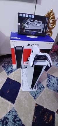 بلي ستيشن ٥ + ستاندrgb+ لعبتين بالجهاز سبايدرمان 2 ومافيا 2 موجود عالخ...