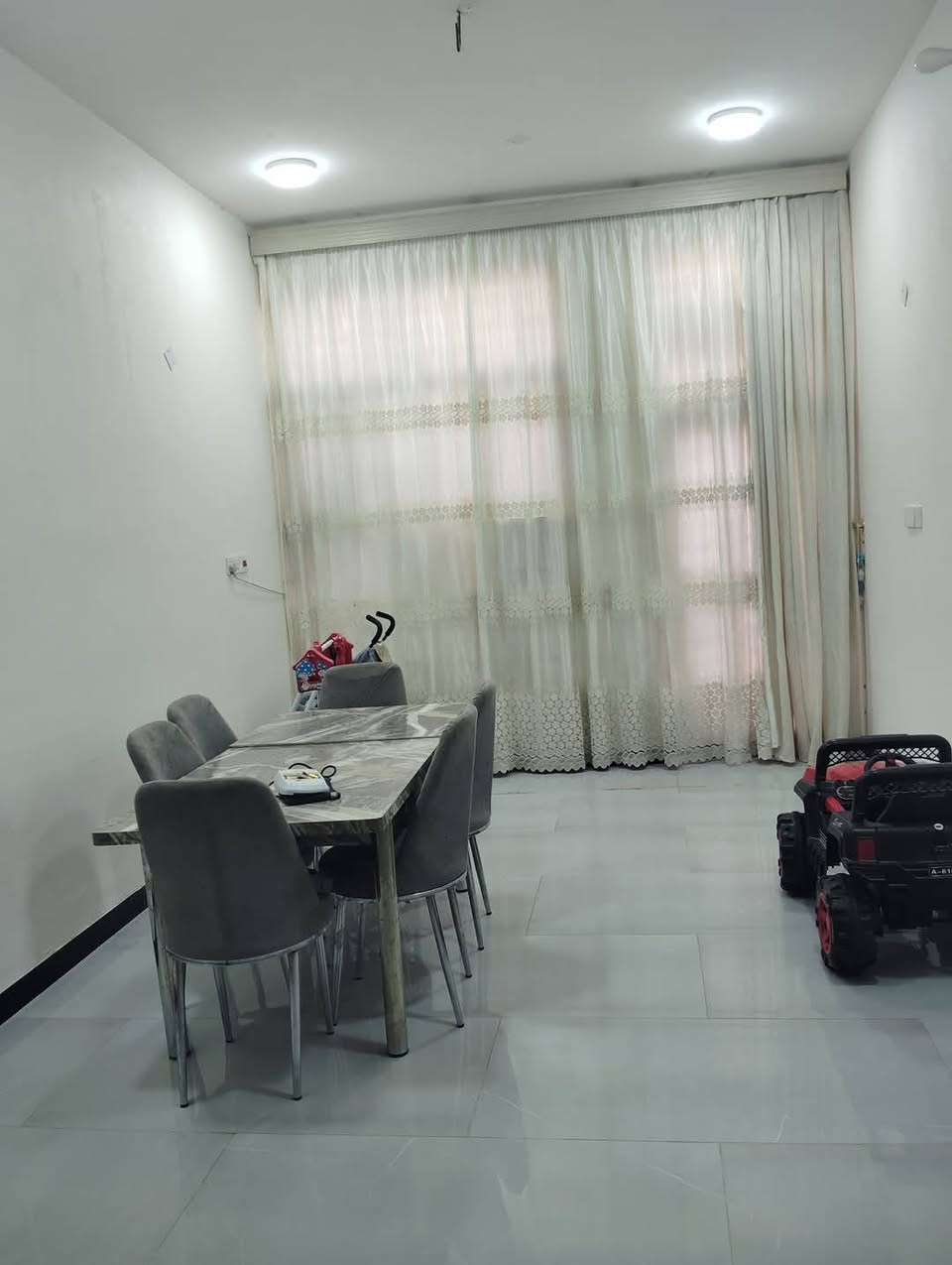 سلام عليكم
دار طابو صرف  مساحه ١٢٢م. 
واجه 5 نزال 22
بناء حديث 2024  طابوك صب كونكريت والصحيات صب رفت 
الموقع شارع 80 طريق النجف  فرع صيدليه 80 النموذجيه 
 مطلوب اسكان 38  مليون  ينزل من سعر الشراء 
للاستفسار  رقم صاحب الدار  
***********
