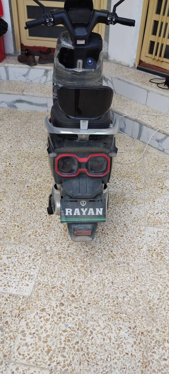 السلام عليكم ورحمة الله وبركاتة 
عندي دراجه شحن النوع الريان للبيع 
رايدها ب800 وبيها مجال


**إذا كنت صاحب هذا الإعلان وتريد حذفه لأي سبب، رجاءا أرسل رسالة إلى الدعم الفني**