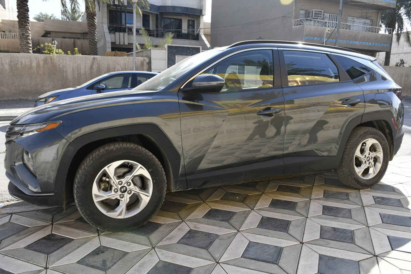 السلام عليكم للبيع هونداي توسان ٢٠٢٣ دخول جديد بأسمي ماشية ٤١ الف السيارة جديدة وبدون أي نقص حادثهة فقط بنيد وصور الحادث مرفقة  مواصفات بصمة  رادارات شاشة جبيرة هيترات بالكشنات تدفئة بالستيرن قطعتين تبريد او بعد بيهة هواي مواصفات السعر ٢٠٥ وبيها مجال للاستفسار ***********
